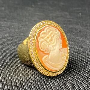 AMEDEO HAND CARVED SHELL CAMEO CHUNKY WIDE BAND GOLD TONE RING Sz 10